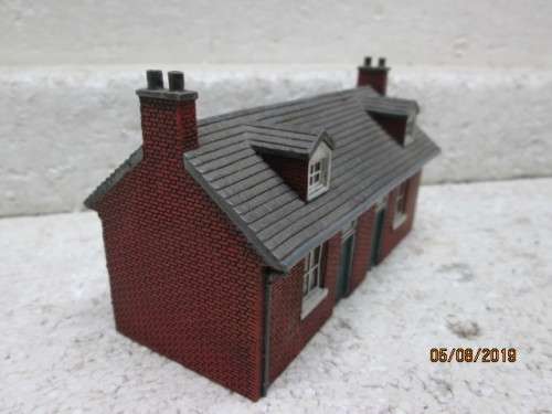 OO SCALE : HORNBY HOBBIES BUILDING (RESIN TYPE) - LOT 10X