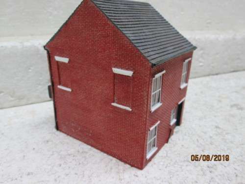 OO SCALE : HORNBY HOBBIES FRUIT & VEG BUILDING (RESIN TYPE) - LOT 12X