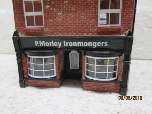 OO SCALE : HORNBY HOBBIES P.MORLEY IRONMONGERS BUILDING (RESIN TYPE) - LOT 13X