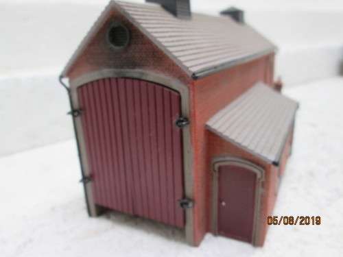 OO SCALE : HORNBY HOBBIES ENGINE SHED (RESIN TYPE) - LOT 15X