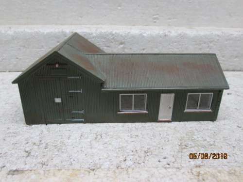 OO SCALE : HORNBY HOBBIES SHED (RESIN TYPE) - LOT 20X