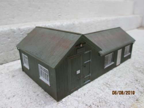 OO SCALE : HORNBY HOBBIES SHED (RESIN TYPE) - LOT 20X
