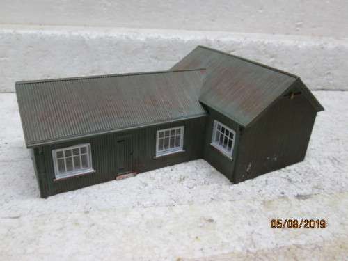 OO SCALE : HORNBY HOBBIES SHED (RESIN TYPE) - LOT 20X