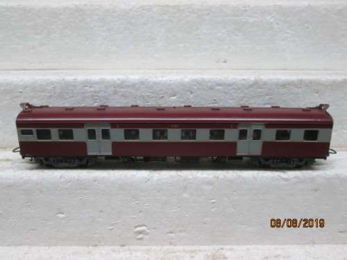 HO SCALE : LIMA SAR SUBURBAN THIRD CLASS COACH (BOXED) - LOT 225X