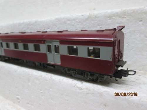 HO SCALE : LIMA SAR SUBURBAN THIRD CLASS COACH (BOXED) - LOT 225X