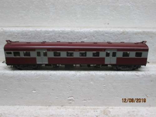 HO SCALE : LIMA SAR SUBURBAN THIRD CLASS COACH - LOT 228X