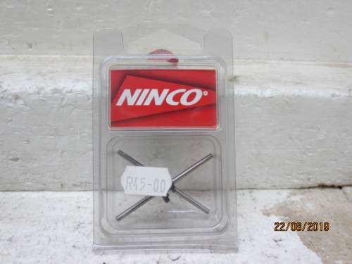 NINCO : AXLE WITH GEAR  No 80413 (BOXED) - LOT 362X
