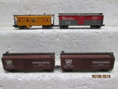 N SCALE : ATLAS x3 BOX CARS PLUS GUARD VAN - LOT 498X