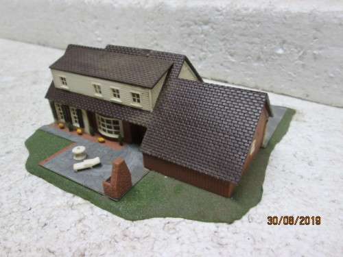 N SCALE : LARGE HOUSE WITH DOUBLE GARAGE - LOT 517X