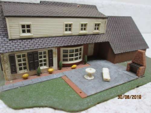 N SCALE : LARGE HOUSE WITH DOUBLE GARAGE - LOT 517X