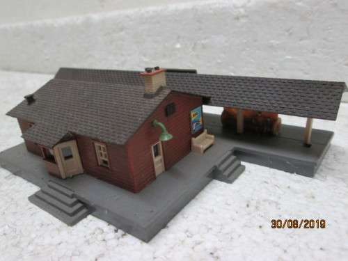 N SCALE : STATION BUILDING WITH PLATFORMS - LOT 519X