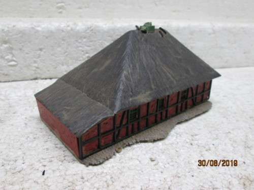 N SCALE : LARGE SHED WITH PATCHED ROOF - LOT 526X