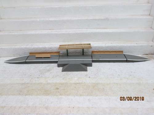 OO SCALE : TRI-ANG PLATFORMS + STATION CANOPY - LOT 579X