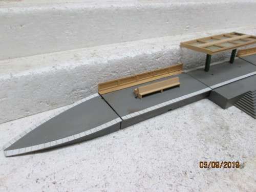 OO SCALE : TRI-ANG PLATFORMS + STATION CANOPY - LOT 579X