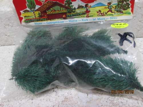 N SCALE : JORDAN PINE TREES x9 - LOT 592X