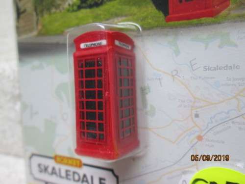 OO SCALE : HORNBY TELEPHONE KIOSK (BOXED) - LOT 605X