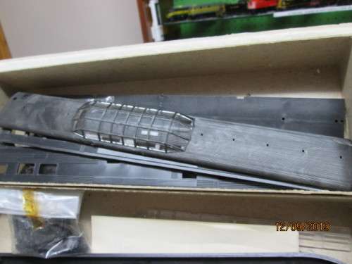 HO SCALE : ATHEARN x4 UNDECORATED PASSENGER COACH KITS (BOXED) - LOT 672X
