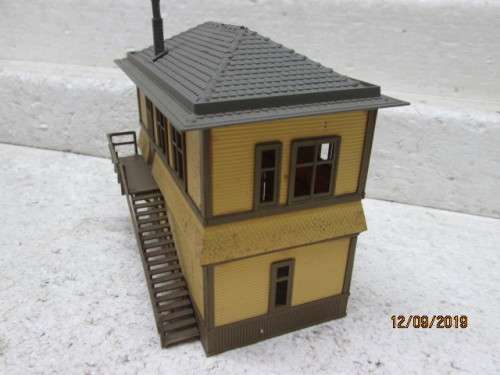 OO SCALE : DOUBLE STOREY CONTROL TOWER - LOT 680X