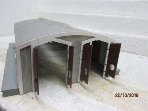 HO SCALE : LARGE ENGINE SHED / OFF-LOADING SHED - LOT 66Y