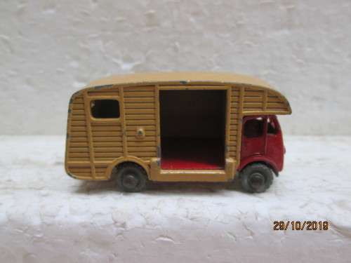 MATCHBOX SERIES : ERF MARSHALL HORSEBOX TRUCK No 35 - LOT 189Y