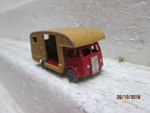 MATCHBOX SERIES : ERF MARSHALL HORSEBOX TRUCK No 35 - LOT 189Y