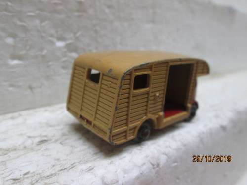 MATCHBOX SERIES : ERF MARSHALL HORSEBOX TRUCK No 35 - LOT 189Y