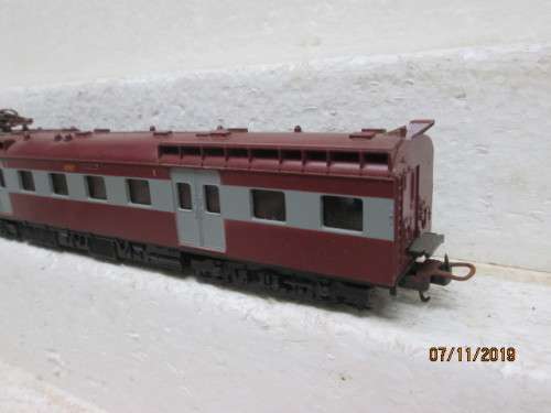HO SCALE : LIMA SAR FIRST CLASS SUBURBAN POWER UNIT (BOXED) - LOT 479Y