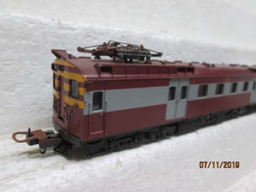 HO SCALE : LIMA SAR FIRST CLASS SUBURBAN POWER UNIT (BOXED) - LOT 479Y