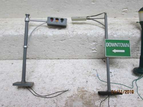 HO SCALE : SCENERY : ELECTRIFIED SIGNS ETC. x9 - LOT 581Y