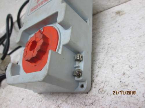 HO SCALE : LIMA TRANSFORMER / CONTROLLER - LOT 589Y