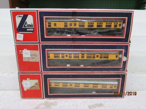 HO SCALE : LIMA GREAT WESTERN x3 COACHES (BOXED) - LOT 674Y