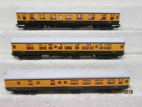 HO SCALE : LIMA GREAT WESTERN x3 COACHES (BOXED) - LOT 674Y