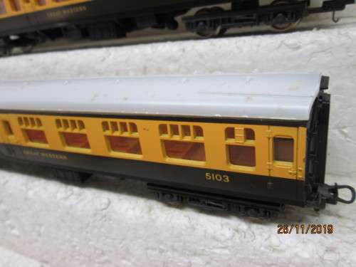 HO SCALE : LIMA GREAT WESTERN x3 COACHES (BOXED) - LOT 674Y