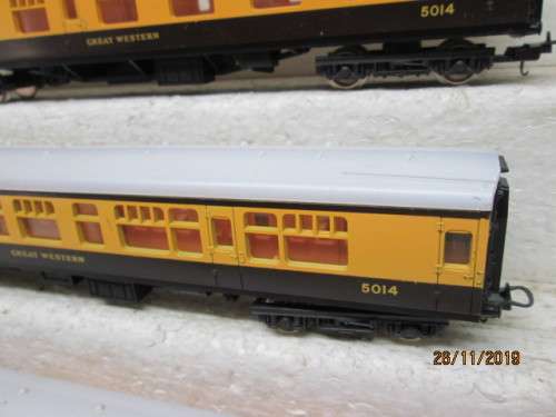 HO SCALE : LIMA GREAT WESTERN x3 COACHES (BOXED) - LOT 675Y