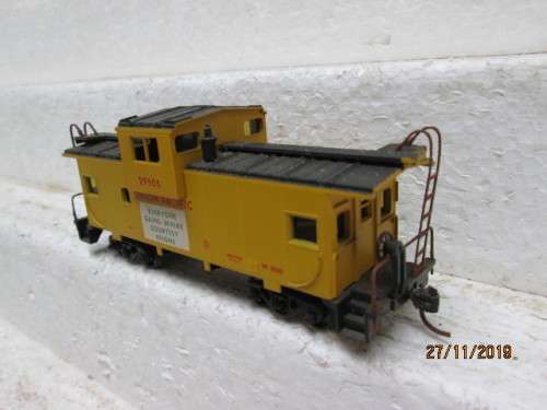 HO SCALE : ATHEARN UNION PACIFIC CABOOSE (BOXED) - LOT 697Y