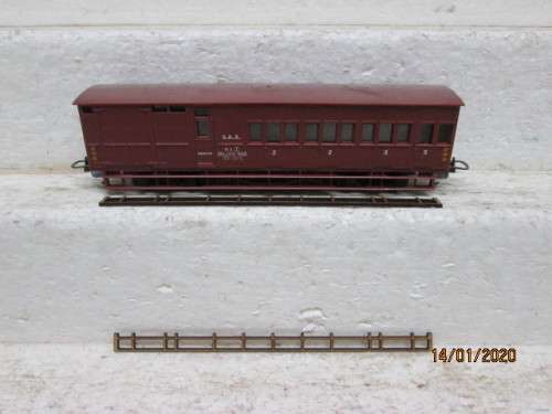 HO SCALE : LIMA SAR V8 GUARD VAN REPLACEMENT BOTTOM RAILINGS SET - LOT 819Y