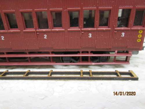 HO SCALE : LIMA SAR V8 GUARD VAN REPLACEMENT BOTTOM RAILINGS SET - LOT 819Y