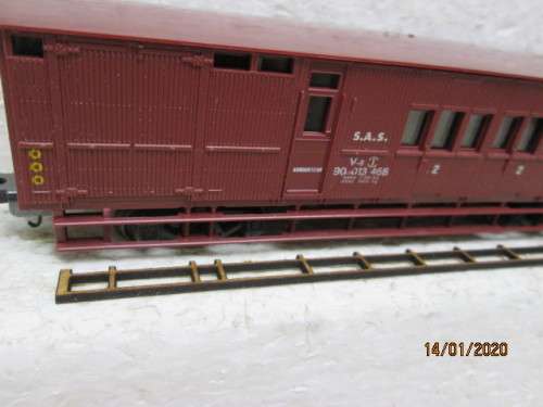 HO SCALE : LIMA SAR V8 GUARD VAN REPLACEMENT BOTTOM RAILINGS SET - LOT 819Y