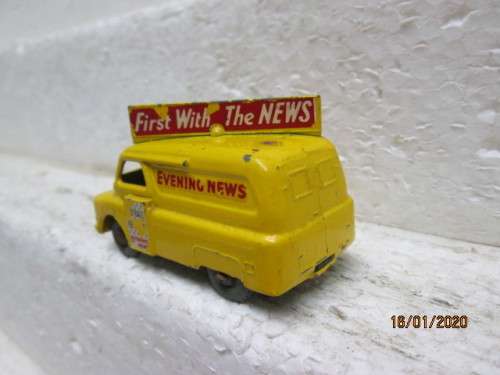 DIE CAST : LESNEY EVENING NEWS VAN No 42 - LOT 899Y