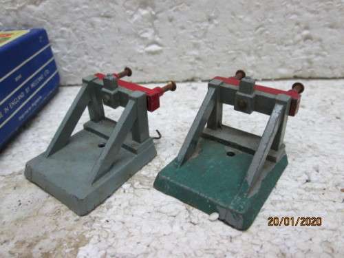 OO SCALE : HORNBY DUBLO x2 BUFFER STOPS (BOXED)  - LOT 982Y