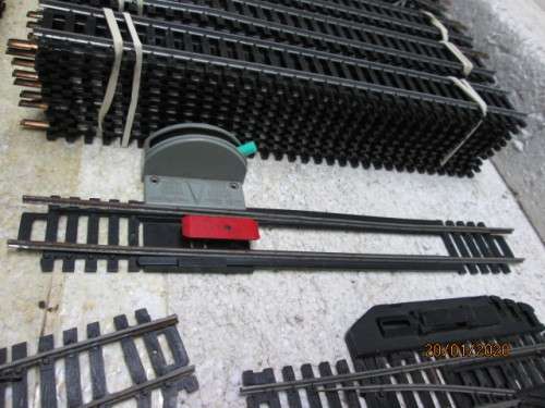 HO SCALE : LIMA TRACK x1 BEERBOX x 68 PIECES - LOT 12Z