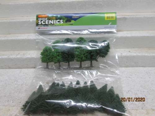 HO/OO SCALE : HORNBY VARIOUS TREES x20 - LOT 19Z