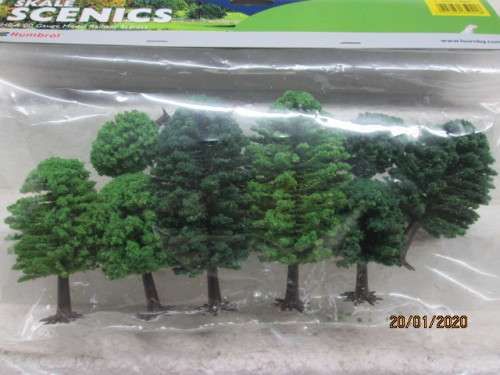 HO/OO SCALE : HORNBY VARIOUS TREES x20 - LOT 19Z