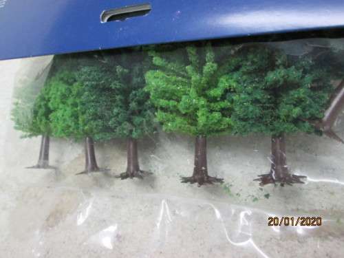 HO/OO SCALE : HORNBY VARIOUS TREES x20 - LOT 19Z