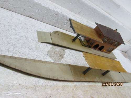 HO SCALE : FALLER STATION BUILDING WITH EXTRA PLATFORM - LOT 53z