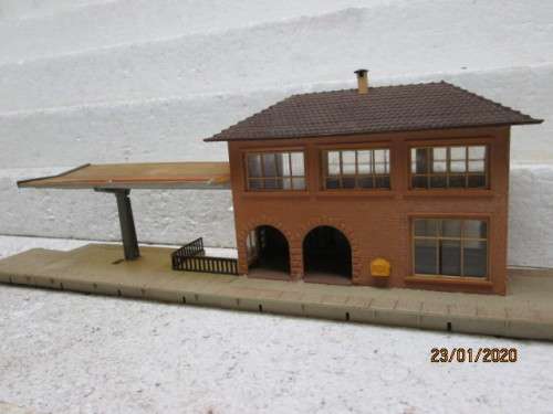 HO SCALE : FALLER STATION BUILDING WITH EXTRA PLATFORM - LOT 53z