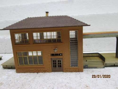 HO SCALE : FALLER STATION BUILDING WITH EXTRA PLATFORM - LOT 53z
