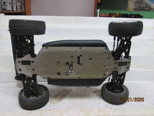 1:8 SCALE : BUGGY PETROL CAR - LOT 57z