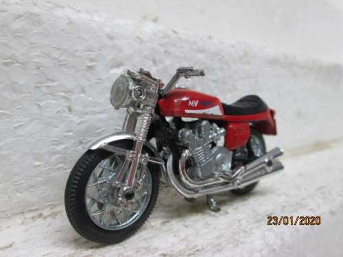 DIE CAST : MV AGUSTA 750 GT MOTORBIKE - LOT 65z