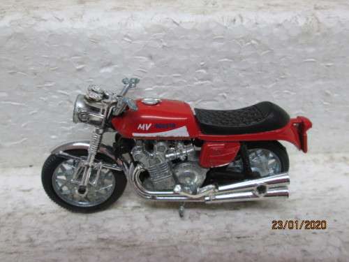 DIE CAST : MV AGUSTA 750 GT MOTORBIKE - LOT 65z